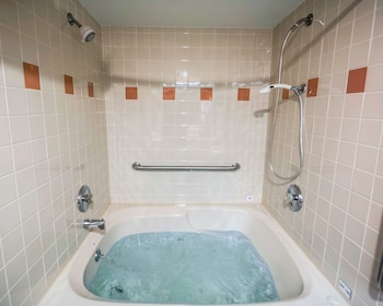 Standard Room, 1 King Bed, Jetted Tub (First Floor)