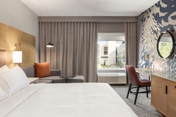 Room, 1 King Bed, Courtyard View