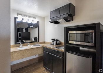 Room, 2 Queen Beds, Non Smoking, Kitchenette