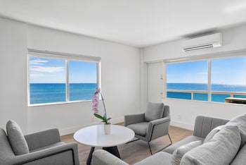 Suite, 1 Bedroom, Oceanfront, 1 King Bed