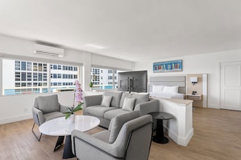 Suite, 1 Bedroom, Oceanfront, 1 King Bed