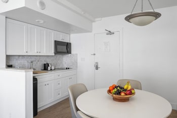 Suite, 1 Bedroom, Oceanfront, 1 King Bed
