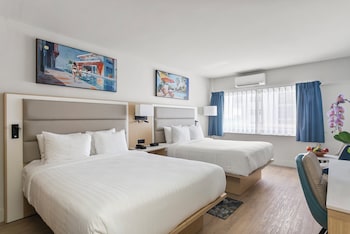 Deluxe Room, 2 Double Beds, Partial Ocean View