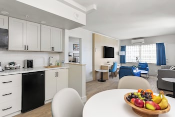 Suite, 2 Double Beds, Ocean View