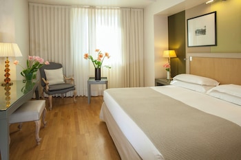 Family Room, Connecting Rooms
