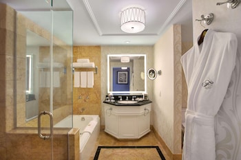 Signature Room, 1 King Bed, Bay View