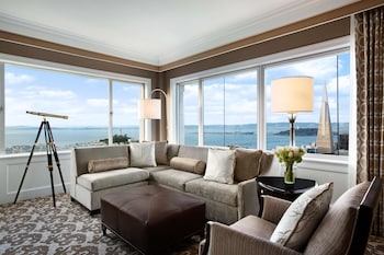 Signature Suite, 1 King Bed with Sofa bed (Golden Gate)