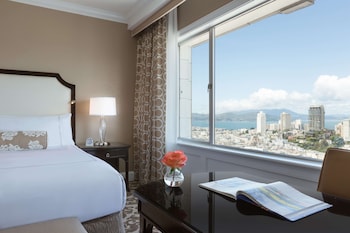 Signature Room, 1 King Bed, Bay View