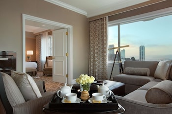 Signature Suite, 1 King Bed with Sofa bed, Bay View