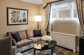 Junior Suite, 1 Queen Bed with Sofa bed (Family)