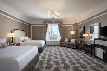 Fairmont Family Room 2 Queen and Bunk Bed