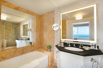 Signature Room, 2 Queen Beds, Bay View