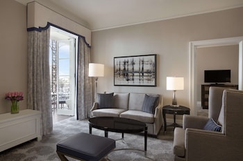 Suite, 1 Queen Bed with Sofa bed, Balcony (One Bedroom)