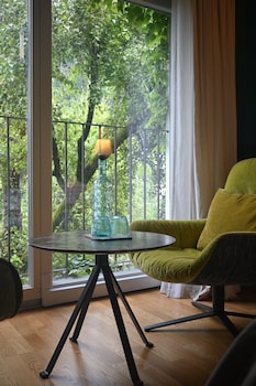 Classic Double Room, 1 Queen Bed (Garden)