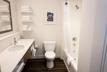 Suite, 1 King Bed, Kitchenette
