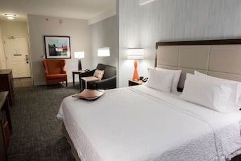 Suite, 1 King Bed, Kitchenette