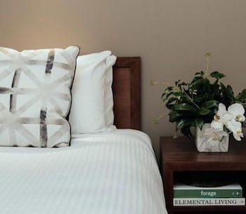 Heritage King Room
