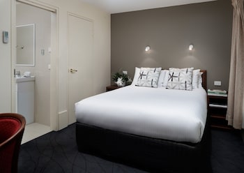 Heritage Queen Room