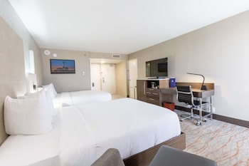 Room, 2 Queen Beds, Accessible (Mobility/Hearing, Roll In Shower)