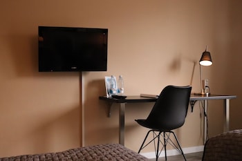 Family Room, 3 Twin Beds