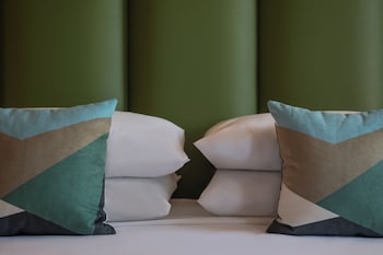 Comfort Room (Extra Bed 3 adults)