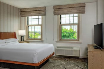 Club Room, 1 Queen Bed
