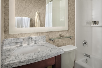 Suite, 1 King Bed with Sofa bed, Bay View (Bay Suite 1 King)