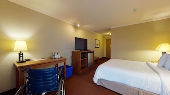 Standard Room, 1 Queen Bed, Accessible, Refrigerator