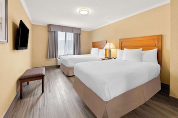 Suite, 2 Double Beds, Non Smoking, Refrigerator & Microwave (Living Room;with Sofabed)