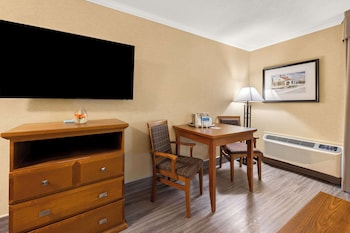 Suite, 2 Double Beds, Non Smoking, Refrigerator & Microwave (Living Room;with Sofabed)