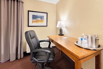 Standard Room, 1 Queen Bed, Accessible, Refrigerator