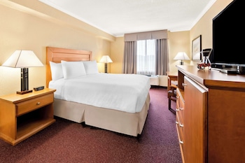 Standard Room, 1 Queen Bed, Non Smoking, Refrigerator
