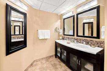 Suite, 1 King Bed, Fireplace, Ground Floor (Living Room)