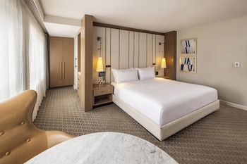Deluxe Room, 1 King Bed, Non Smoking