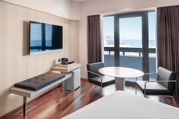 Standard Room, 1 King Bed, Balcony