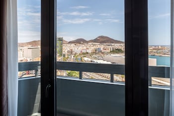 Standard Room, 1 King Bed, Balcony