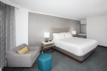 Standard Room, 1 King Bed, Accessible (Communications)