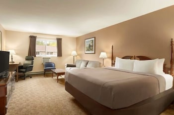 Suite, 1 King Bed, Non Smoking
