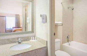 Deluxe Room, 1 King Bed, Non Smoking, Hot Tub