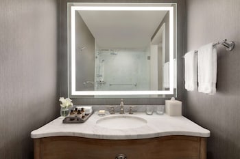 Fairmont Gold, Room, 2 Queen Beds, City View
