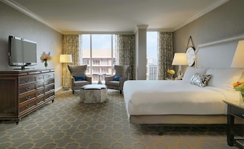Deluxe Room, 1 King Bed, City View