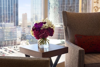 Fairmont Gold, Room, 1 King Bed, City View