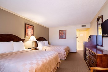 Room, 2 Queen Beds, Non Smoking, Poolside