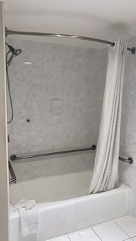 Standard Room, 1 King Bed, Accessible, Non Smoking (Accessible Tub)