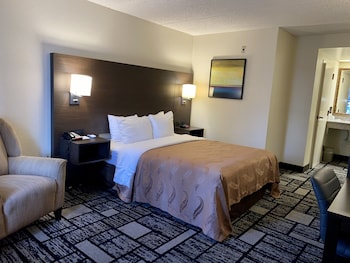 Standard Room, 1 King Bed, Accessible, Non Smoking (Accessible Tub)