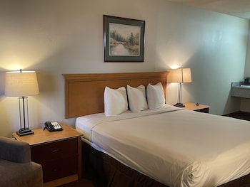 Standard Room, 1 Queen Bed