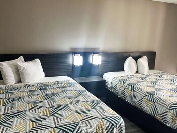 Standard Room, 2 Queen Beds, Smoking