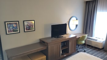 Room, 1 King Bed, Accessible (Hearing, Shower)