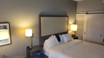 Room, 1 King Bed, Accessible (Hearing, Shower)