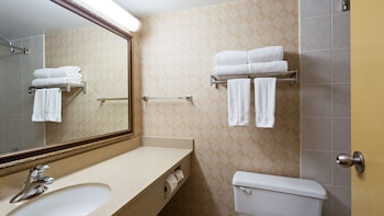Standard Room, 1 Queen Bed, Non Smoking, Refrigerator & Microwave (2nd Floor)